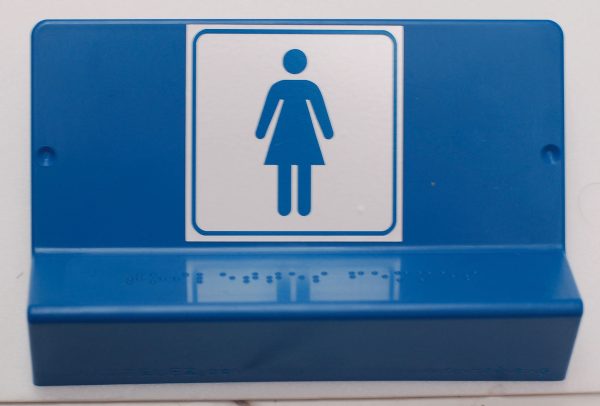 Signalétique braille toilettes femme